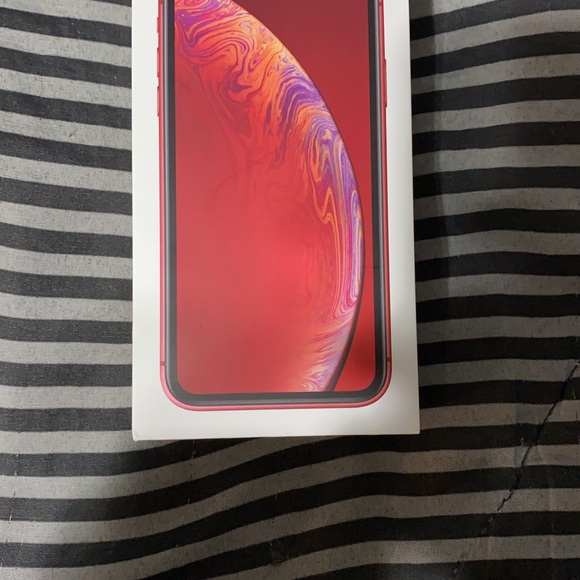 iPhone XR - Picture 3 of 5